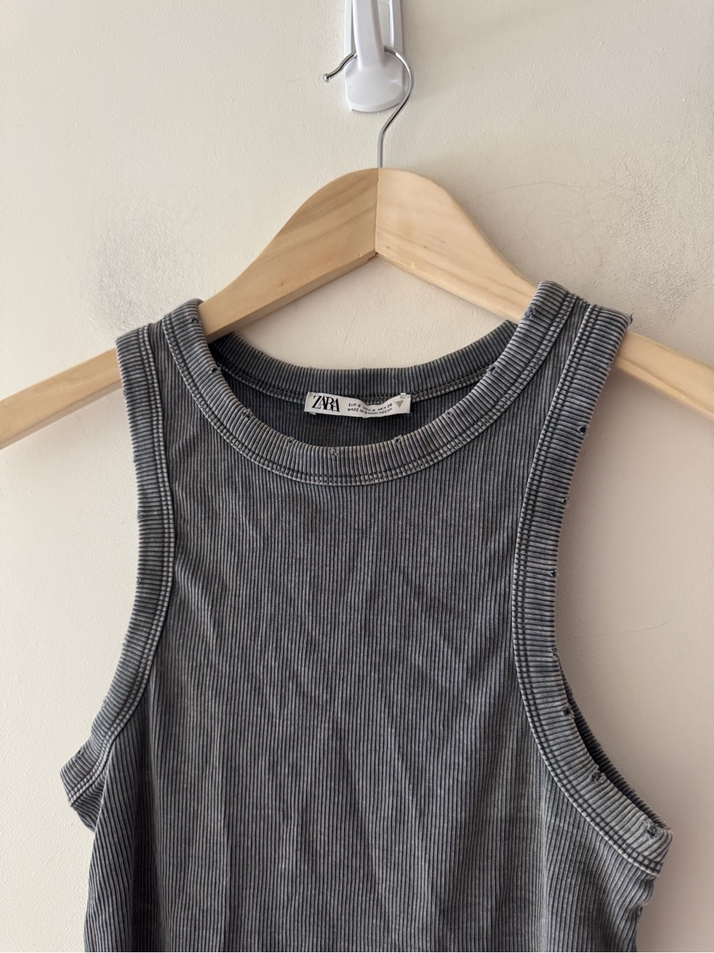Zara Washed Gray Ribbed Distressed Tank Top - Picture 2 of 4